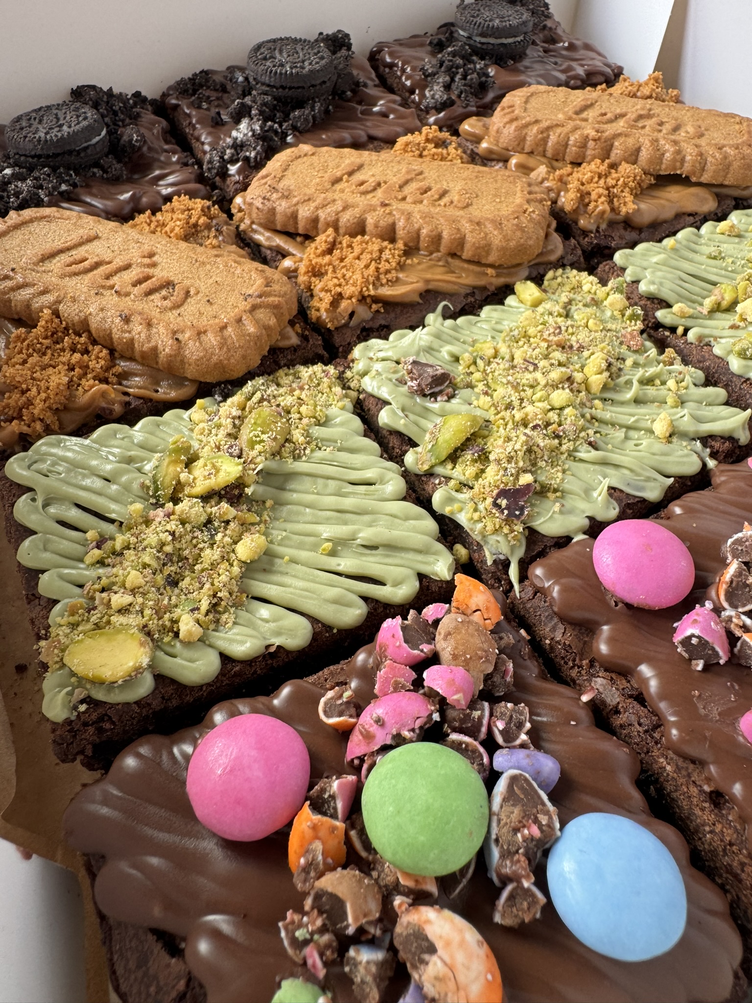 Traybakes — Batch products presented without a generic Shopify grid